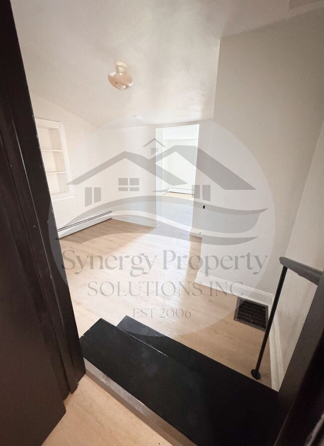 Building Photo - Unity Dr 810-812