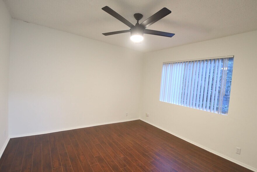 Building Photo - 10745 Hortense St