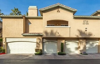 Building Photo - Enjoy resort-style living in this stylish ...