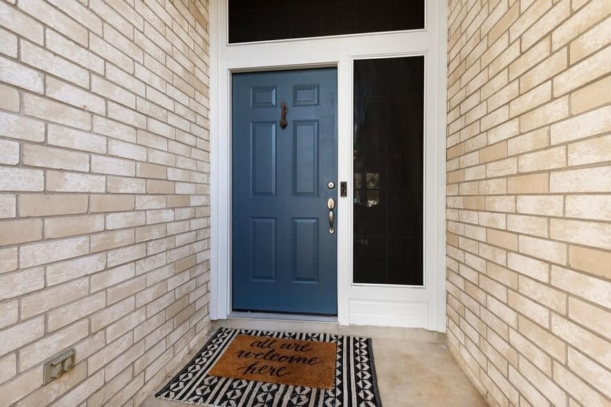 Building Photo - 16303 Lone Wolf Dr