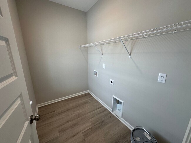 Building Photo - Brand New Townhome In Shelbyville - MOVE I...