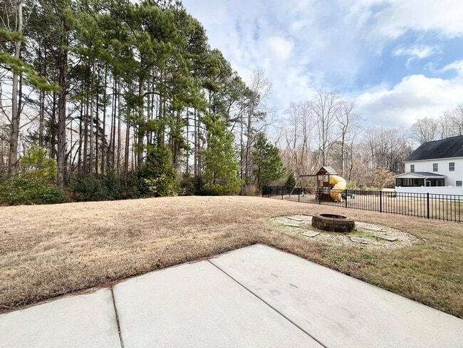 Building Photo - Fantastic 4BD, 2.5BA Home Near Downtown Fuquay-Varina with HOA Amenities, bonus office and 2-Car ...
