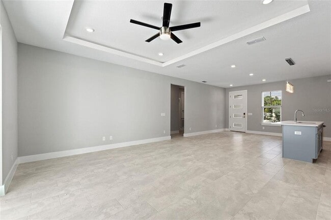 Building Photo - 3707 Fontainebleau St