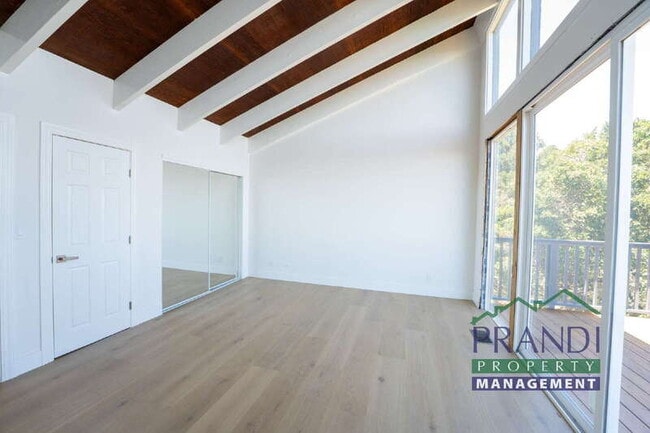 Building Photo - 645 Fawn Dr