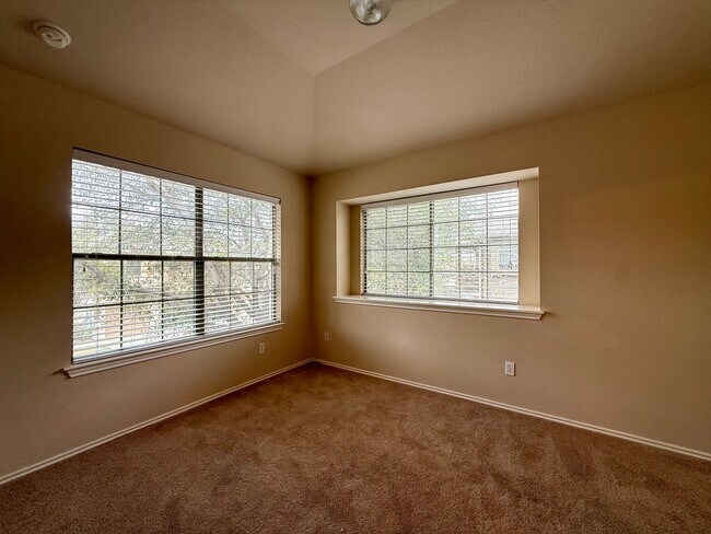 Building Photo - Updated Condo-1310 Parmer Ln.