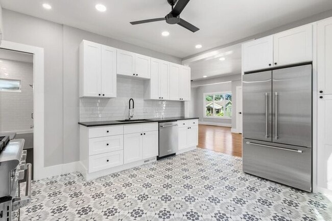 Building Photo - Stunningly Remodeled 1905 Beauty w/ AIR CO...