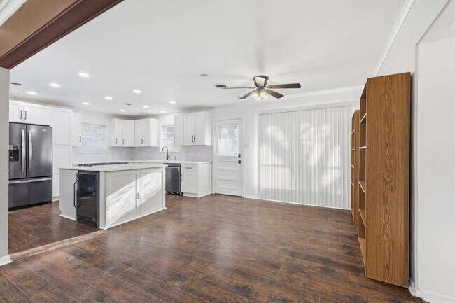 Building Photo - 106 N 9th St