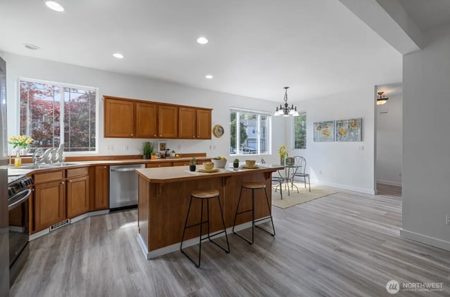 Building Photo - 4 Bed + Bonus Room, 2.5 Bath Home in Coyote Ridge w/ Park Access & Garage!