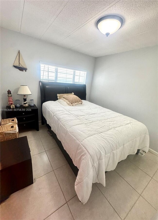 Building Photo - 118 Burgundy Dr