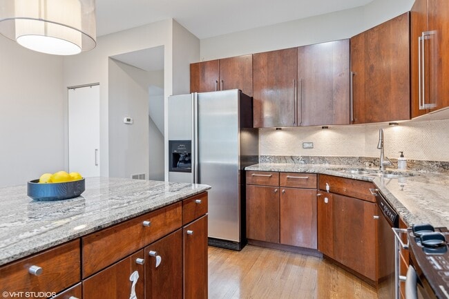 Building Photo - 2675 N Greenview Ave