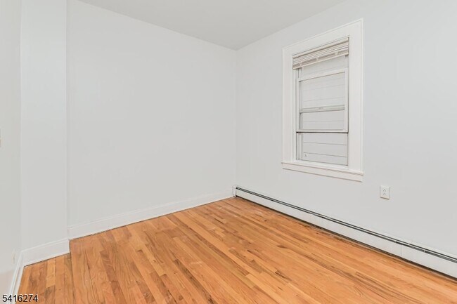 Building Photo - 57 Clinton Pl