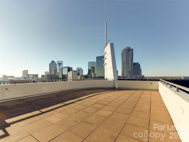 Building Photo - 505 E 6th St