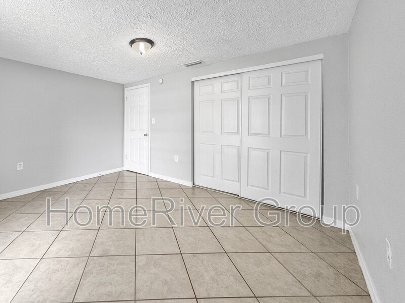 Building Photo - 10005 Regency Park Blvd