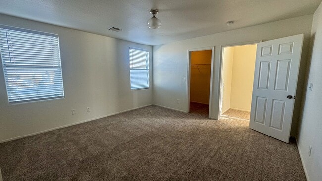 Building Photo - 3 bed, 2.5 bath, 1,746 sq ft home in southwest Las Vegas