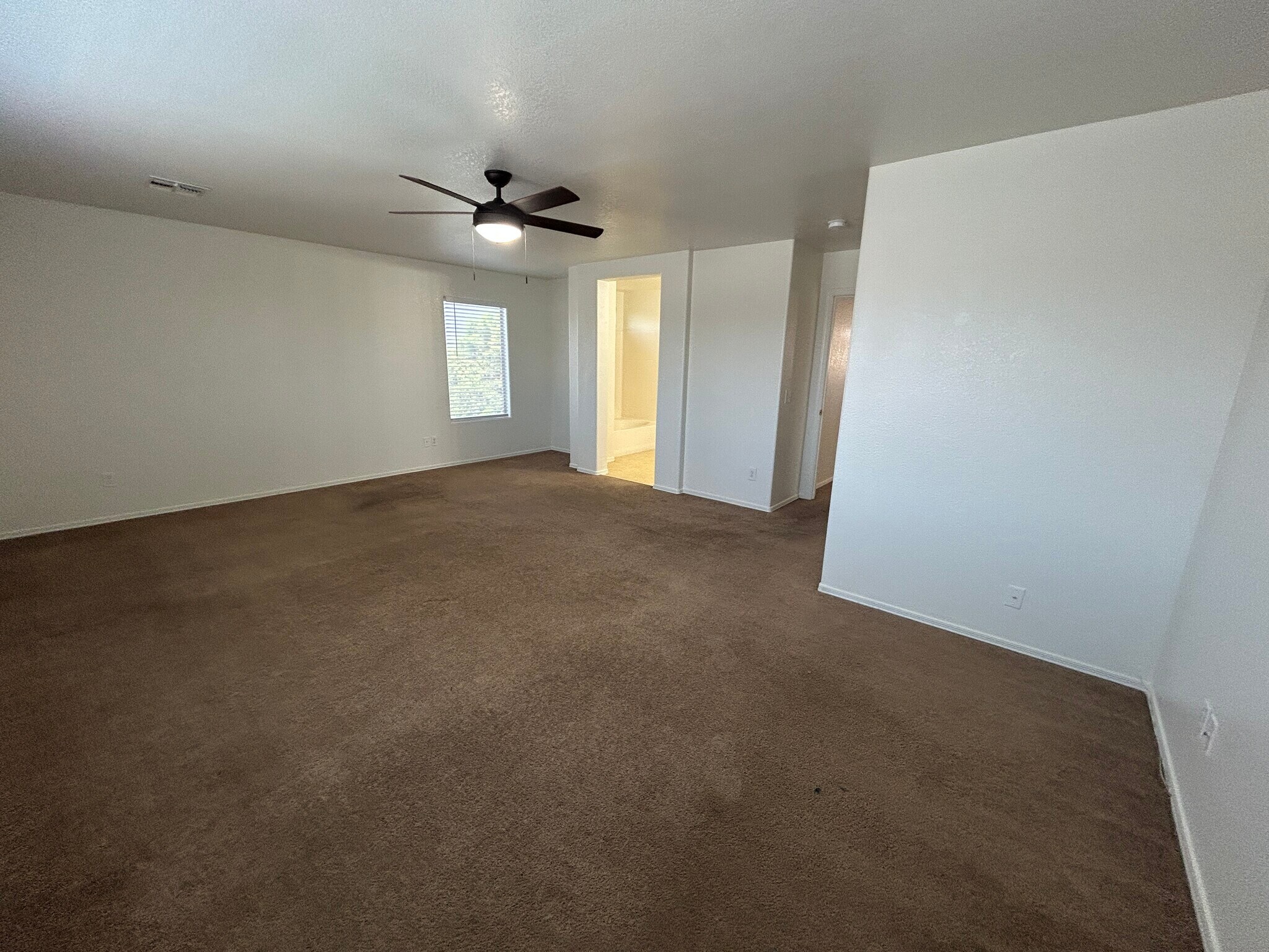 Building Photo - 7399 W Solano Dr S