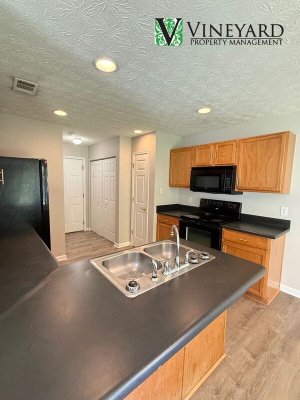 Building Photo - 242 Silver Ridge Dr