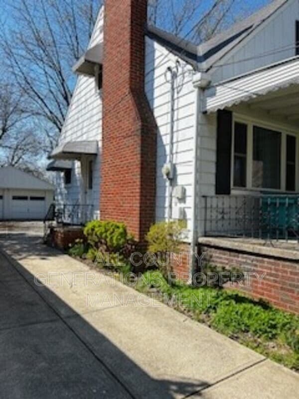 Building Photo - 6558 Lawnwood Ave