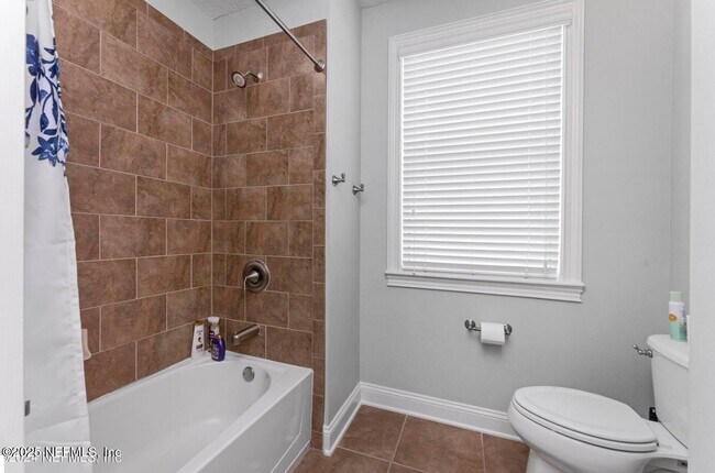 Building Photo - 328 Howland Drive