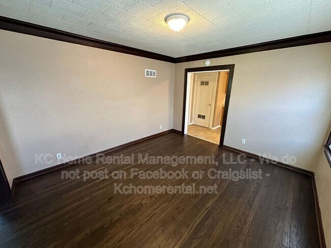 Building Photo - 6838 The Paseo