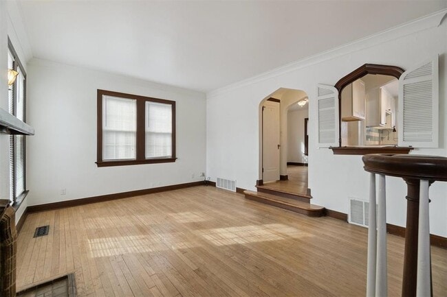 Building Photo - 1905 N Brauer Ave