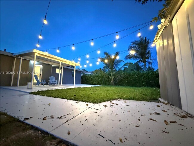 Building Photo - 250 NE 42nd St