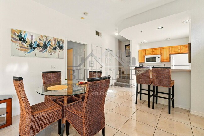 Building Photo - 4005 Venetian Bay Dr