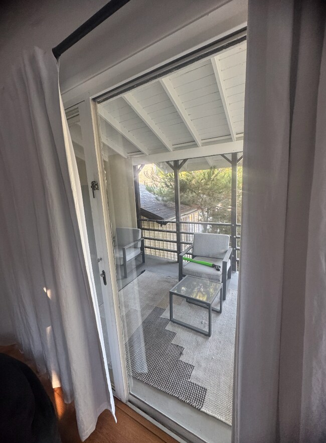 Building Photo - 2119 1/2 S Beverly Glen Blvd