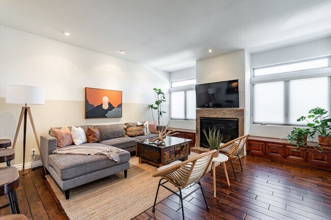 Building Photo - 109 W Montecito Wy