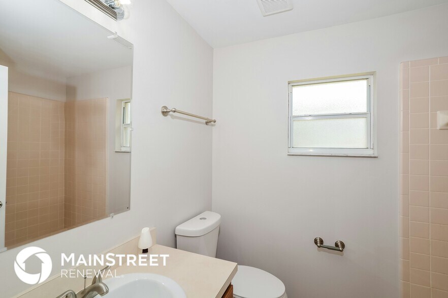 Building Photo - 528 Finch Ct
