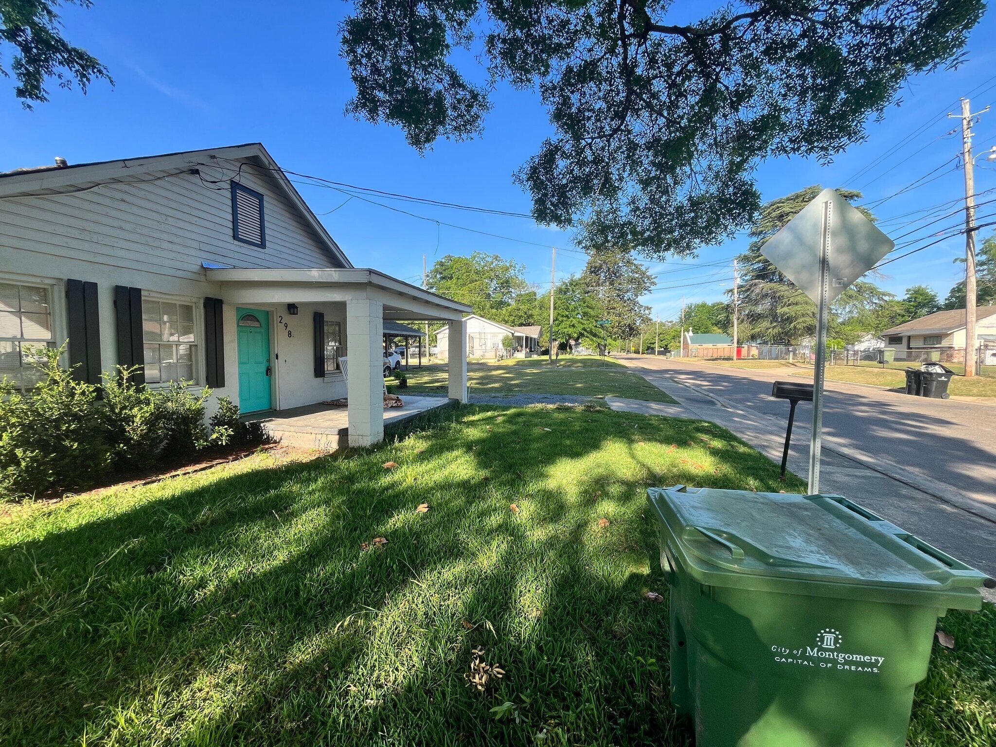 Building Photo - 298 Broadway St