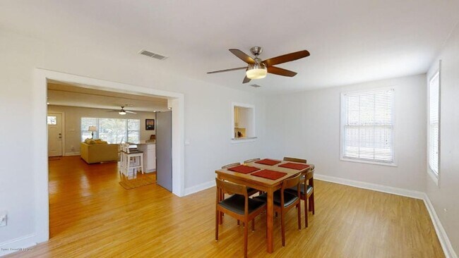 Building Photo - 1220 Cheyenne Dr