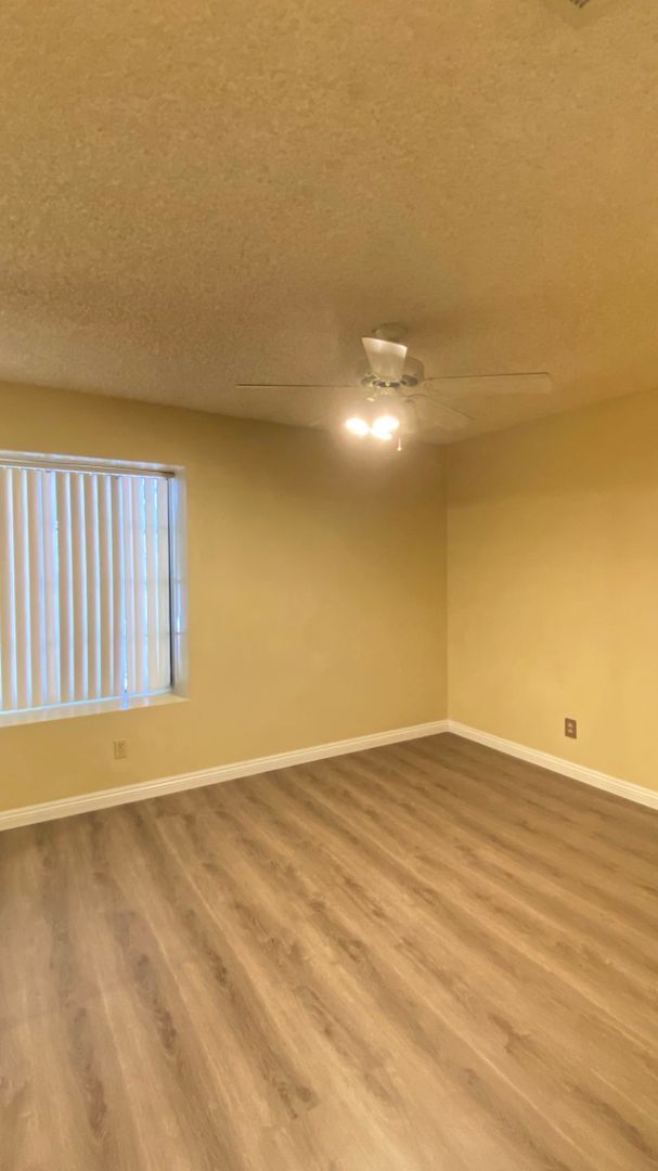 Building Photo - 6424 W Dearborn Ct