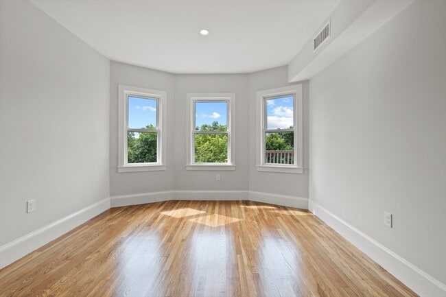 Building Photo - 580 Ashmont St