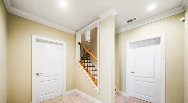 Building Photo - 732 Glass St NW