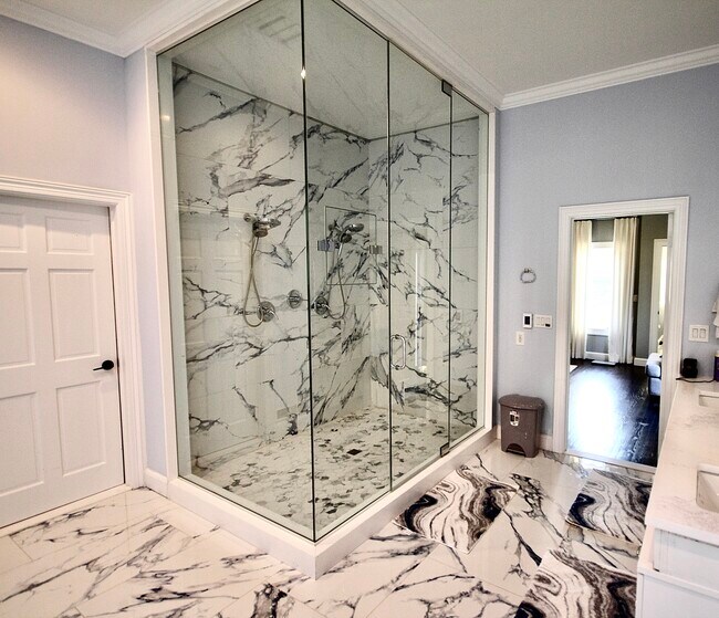 Building Photo - 106A Comstock Hill Ave