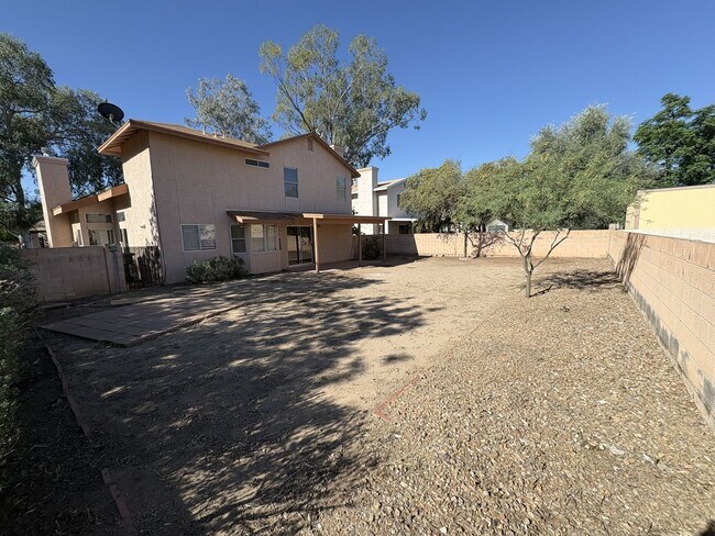 Building Photo - Eastside 4-bedroom 2.5-bathroom home with community pool