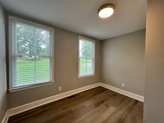 Building Photo - 917 Campbell Ave SW