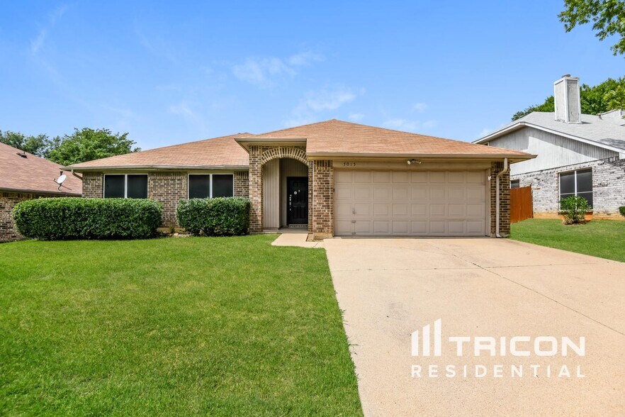 Building Photo - 7015 Escondido Dr
