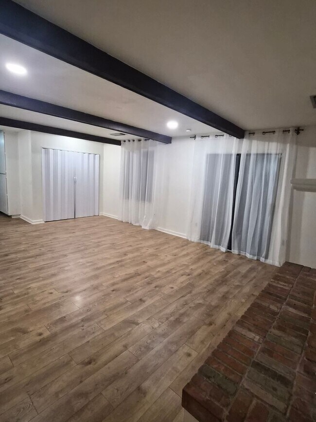 Building Photo - Spacious Tempe Home – Available 3/1/26!