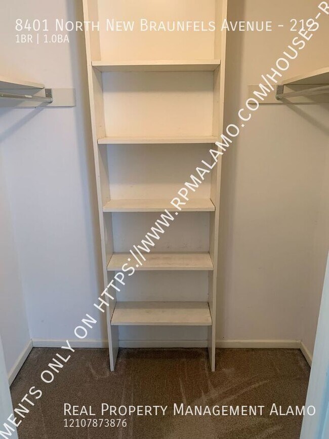 Building Photo - 8401 N New Braunfels Ave