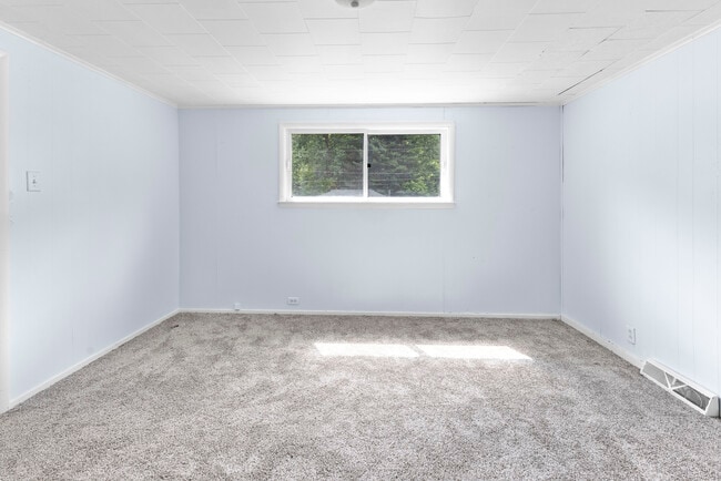 Building Photo - 77 Luka Rd