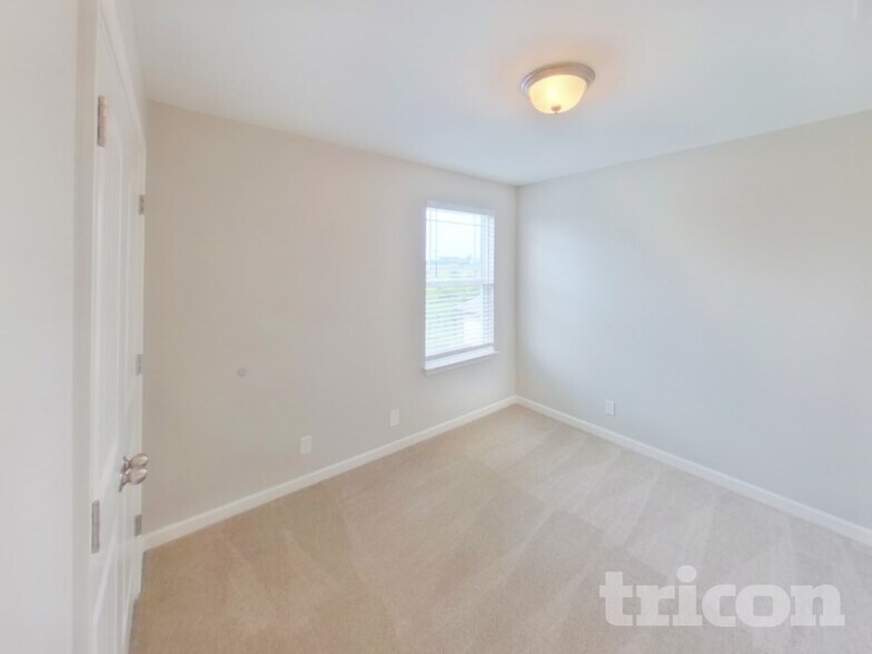 Building Photo - 2043 Shafer Dr