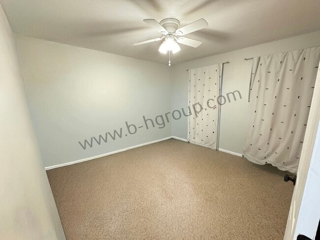 Building Photo - Rare Find!