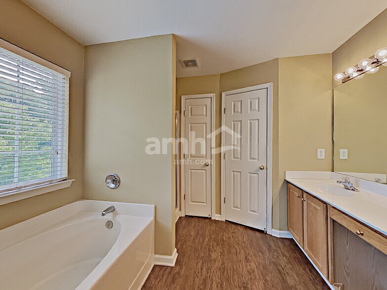 Building Photo - 2251 Monthemer Cv