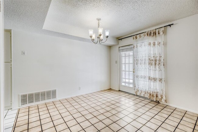 Building Photo - 6601 Skycrest Dr