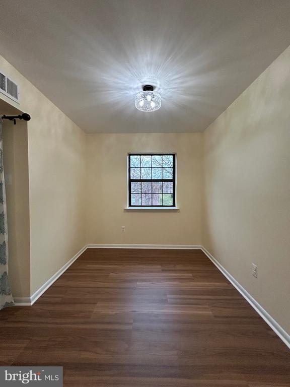 Building Photo - 3223 Valley Dr