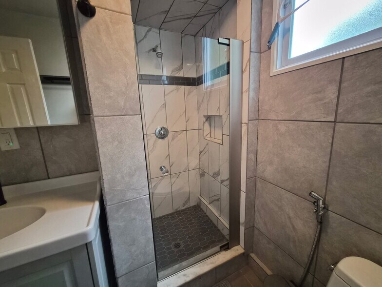 Bathroom-Shower - 1513 Truman Rd