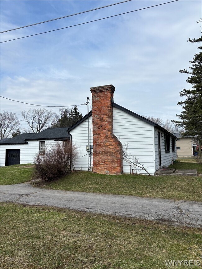 Building Photo - 190 Ayer Rd