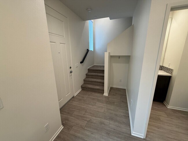 Building Photo - Stylish 3-Story Townhome in the Gated Paci...
