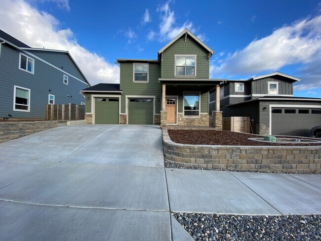 Building Photo - Application Pending - Pet Friendly, 4 Bedr...